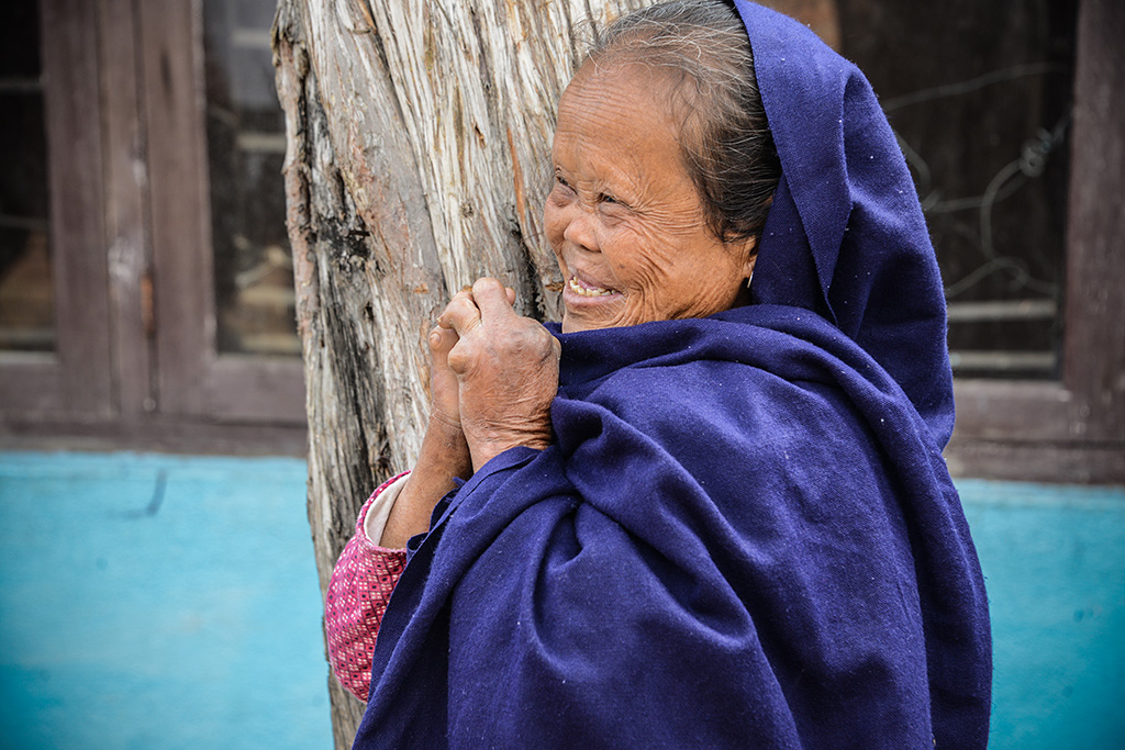 写真：笑顔のハンセン病回復者の女性
