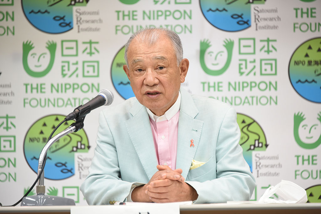 Photo of Yohei Sasakawa, Chairman of The Nippon Foundation, speaking at the press conference
