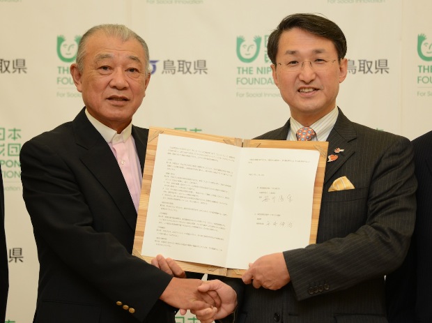 Photo of a scene from the signing ceremony of Joint Project of The Nippon Foundation and Tottori Prefecture
