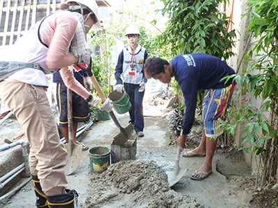 写真：被災地での復興支援作業の様子