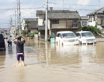 写真：道路が冠水した被災地の様子