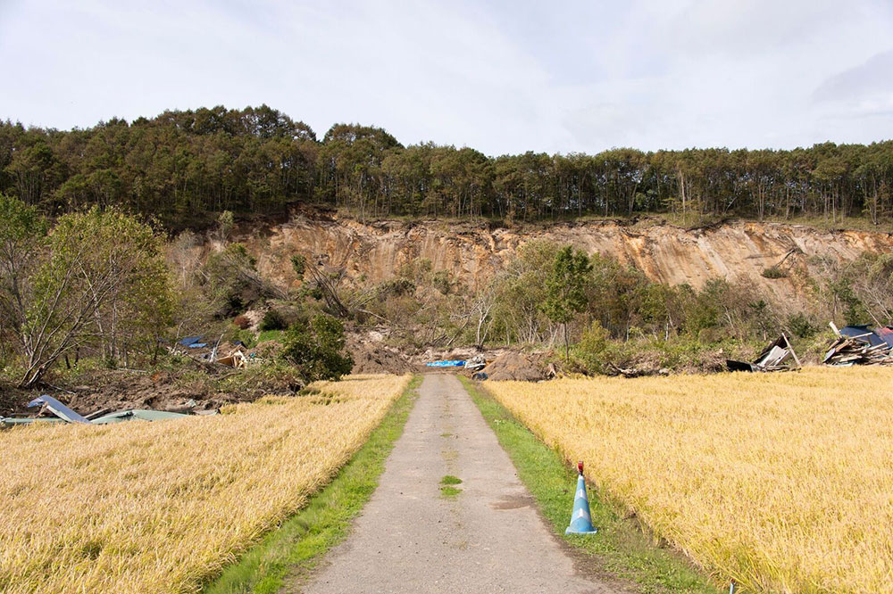 Photo of landslide damage (1)