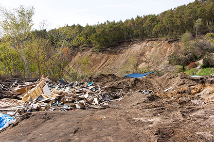 Photo of landslide damage (2)