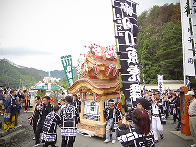 Photo of a new float that was built after receiving an aid from the Traditional Arts Relief Fund.