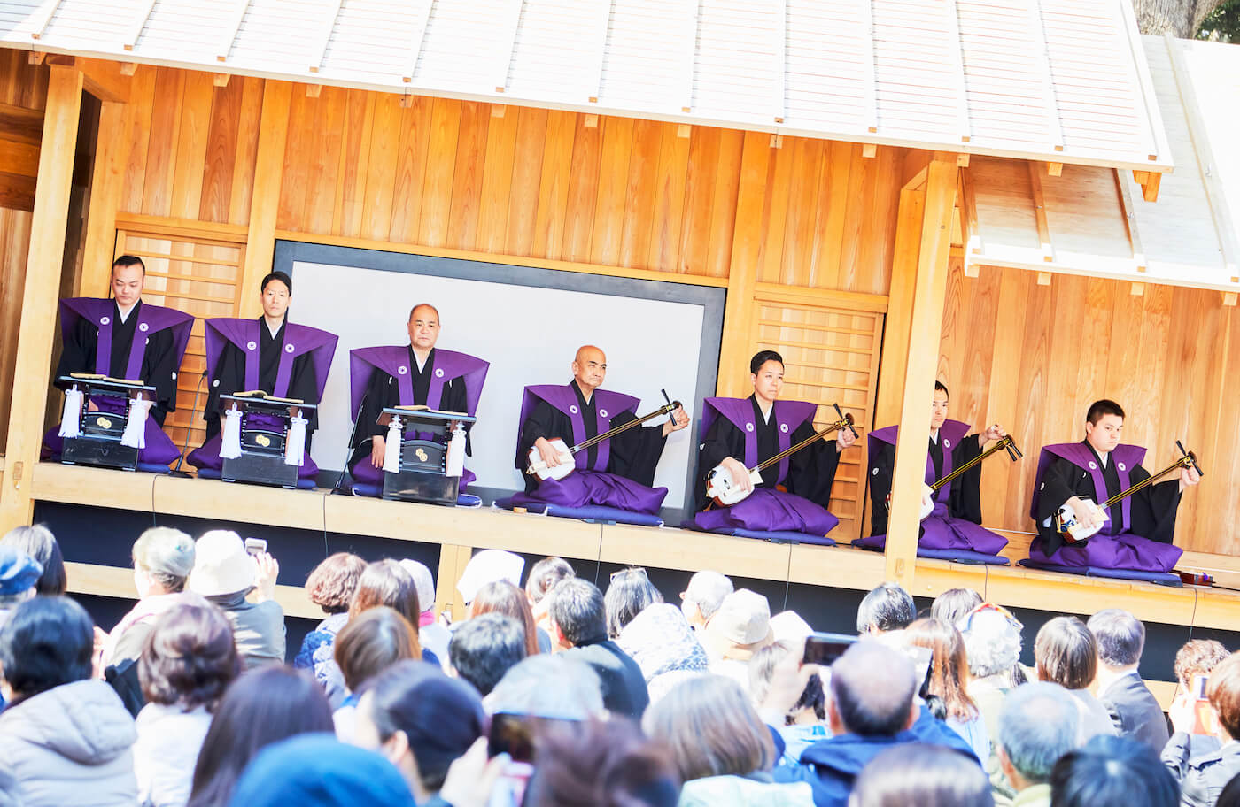 リズミカルな三味線の音に期待が高まる。