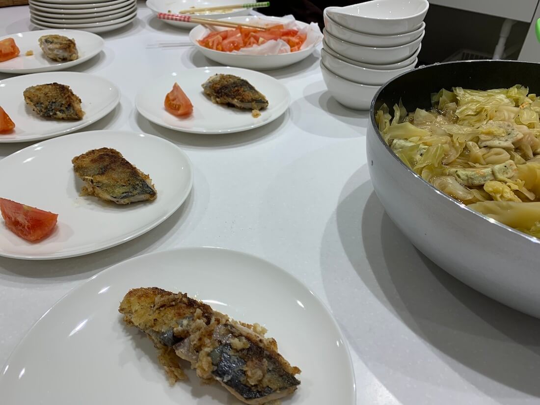 写真:食卓に並ぶ子どもたちの料理