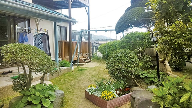 画像:拠点イメージ、家屋屋外の様子
