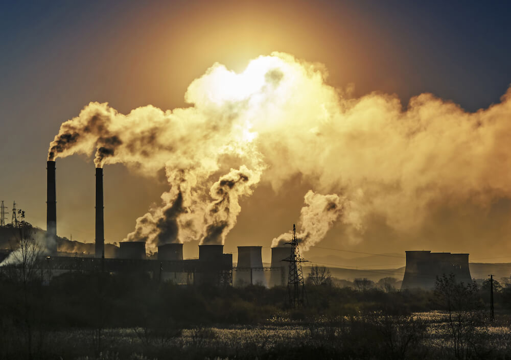 写真：工場から排出される二酸化炭素などの温室効果ガス