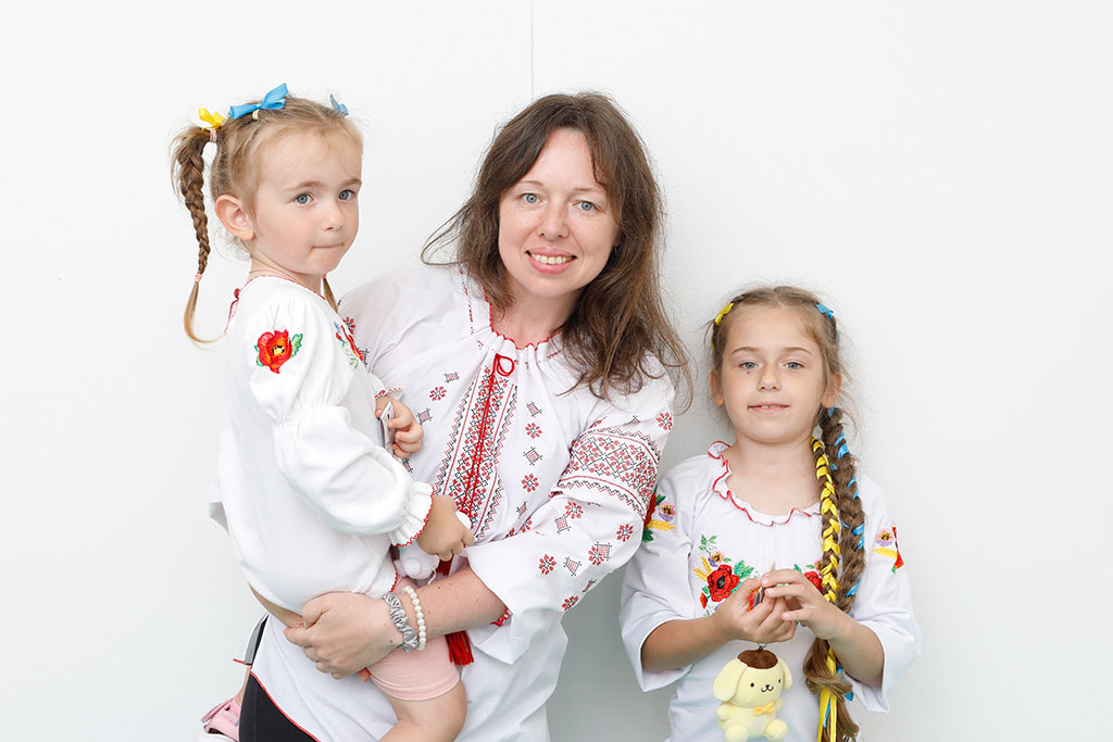 Photo of evacuees from Ukraine arriving at an airport in Japan