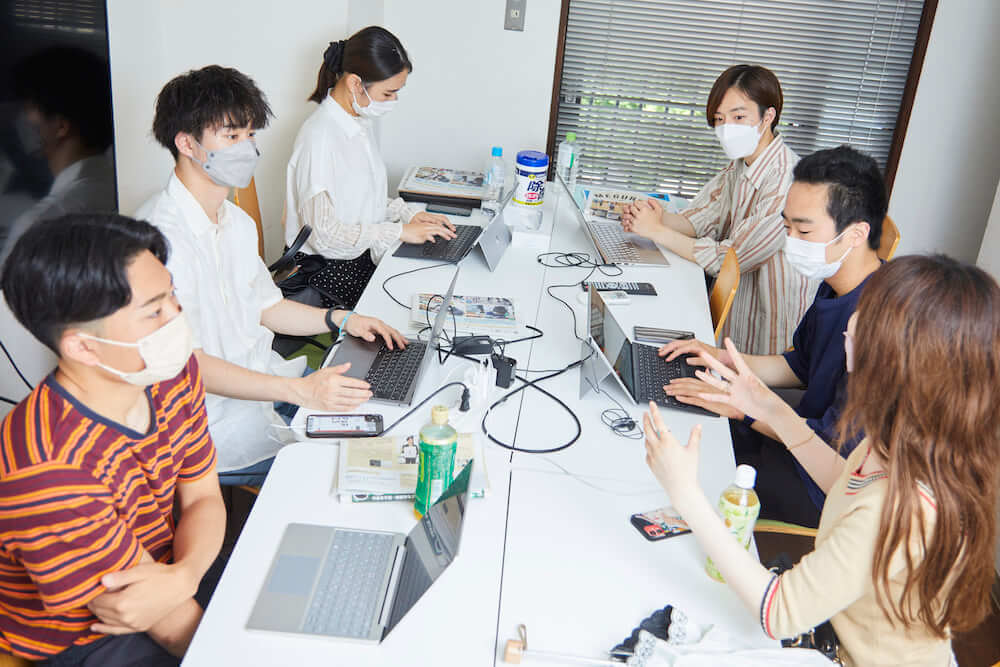 写真:定例会議の様子