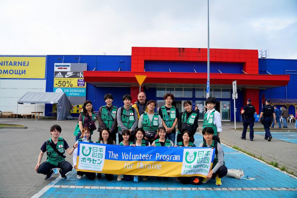 Group photo of the first group of student volunteers