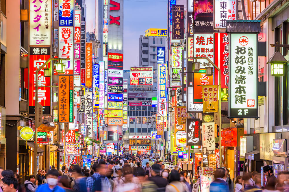 写真：国内外の人で賑わう新宿・歌舞伎町