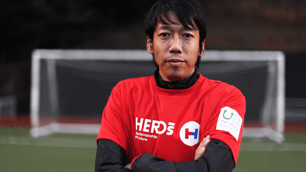 「HEROs CONCEPT MOVIE」のワンシーン。画面に「ABOUT HEROs HEROsはアスリートの社会貢献活動を推進、スポーツでつながる多くの方の関心や行動を生み出す 」の文字。