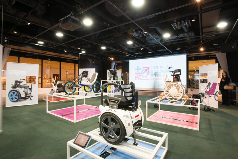 写真:「2020年、渋谷。超福祉の日常を体験しよう展」の展示風景