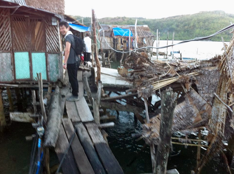 写真：台風で被災したクリオン島の家屋