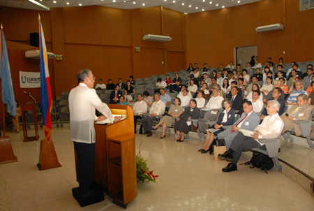 写真：スピーチする日本財団の笹川陽平会長