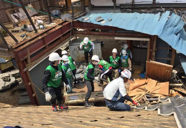 写真:被災地での復興支援作業の様子