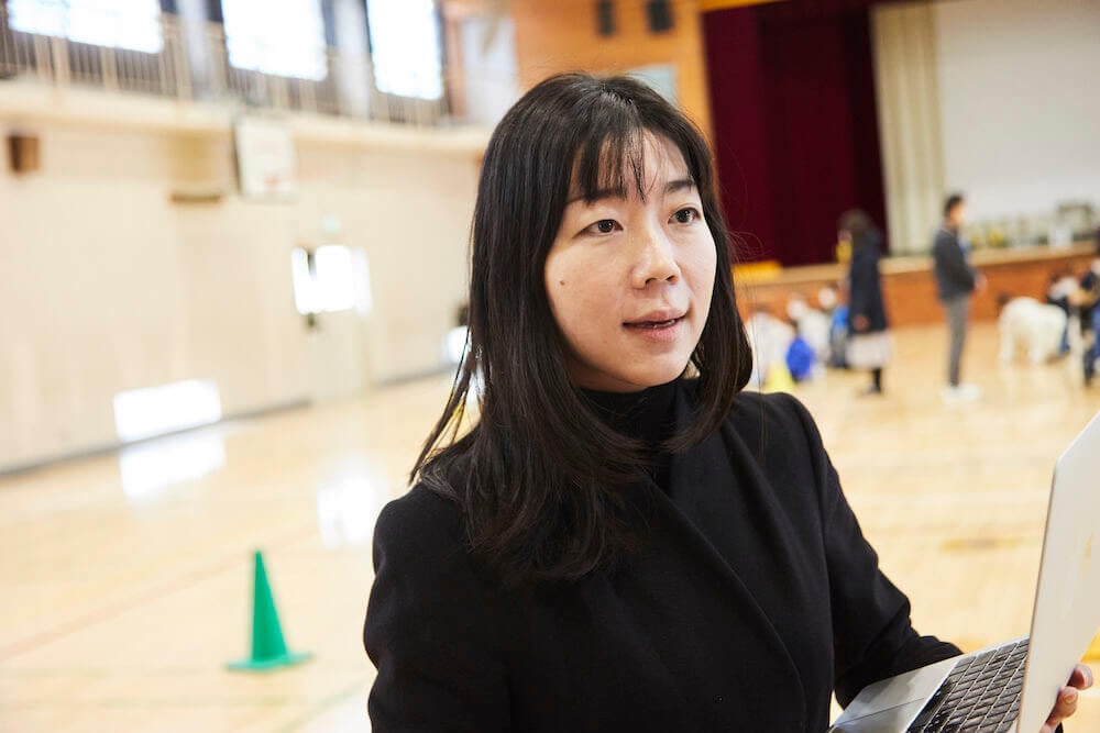 写真:取材に応じる辻阪さん