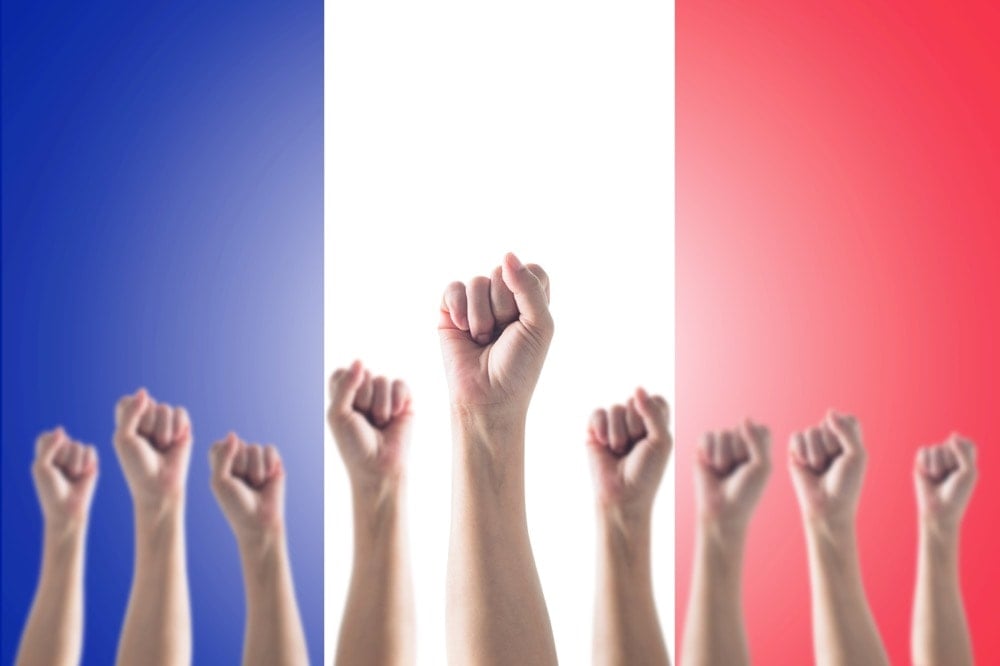 イメージ:立ち上がるフランス国民