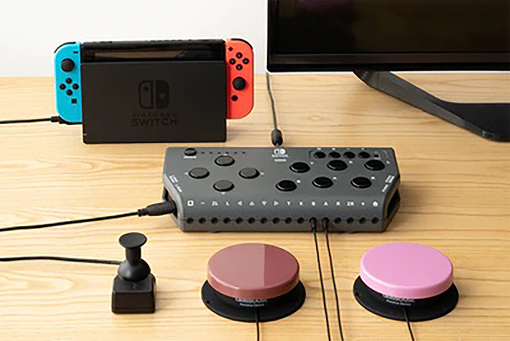 フレックスコントローラー:ゲームのコントローラーのような形。側面には各ボタンとデバイスを接続する入力ジャックがついている
