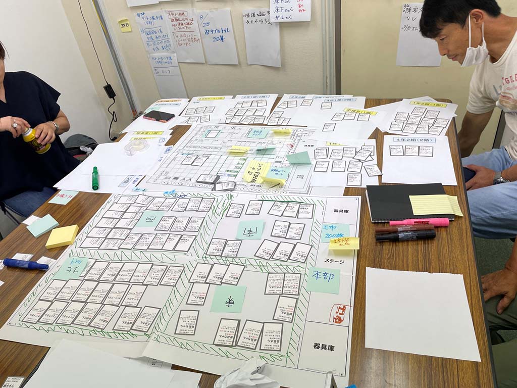 避難所運営ゲーム(HUG)地震バージョンを使った訓練の様子