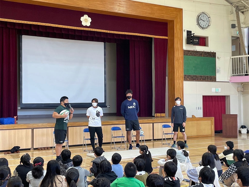 写真:小学校での講演会の様子