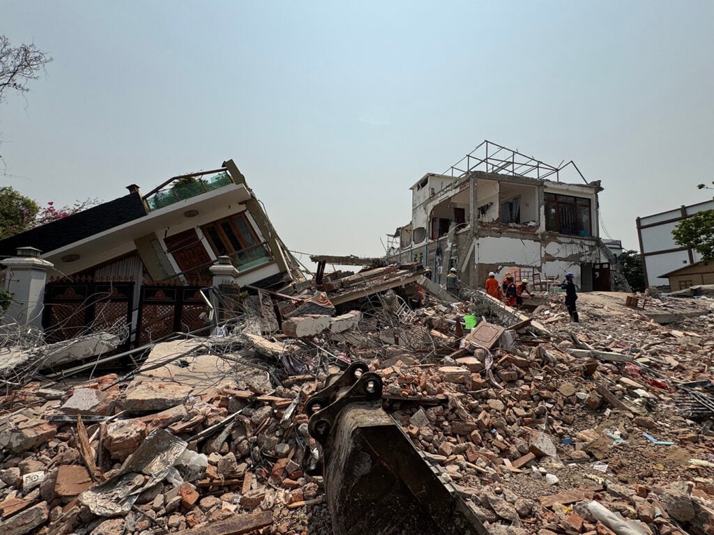 写真:ミャンマー大地震により全壊した中学校(4月3日 ミャンマー・ザガイン)