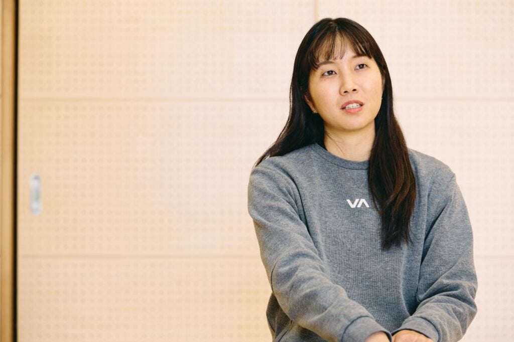 取材に応じる川合さん