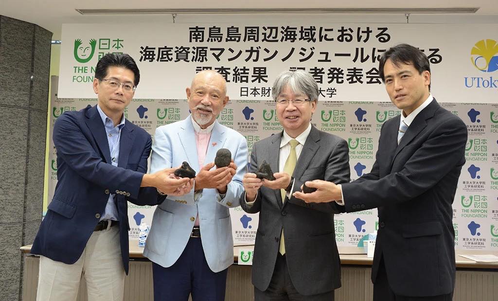 記者発表の様子（左から日本財団・海野常務理事、笹川会長、東京大学・加藤教授、中村教授）