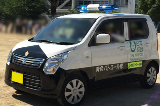 写真：青パト（青色回転灯装備車）