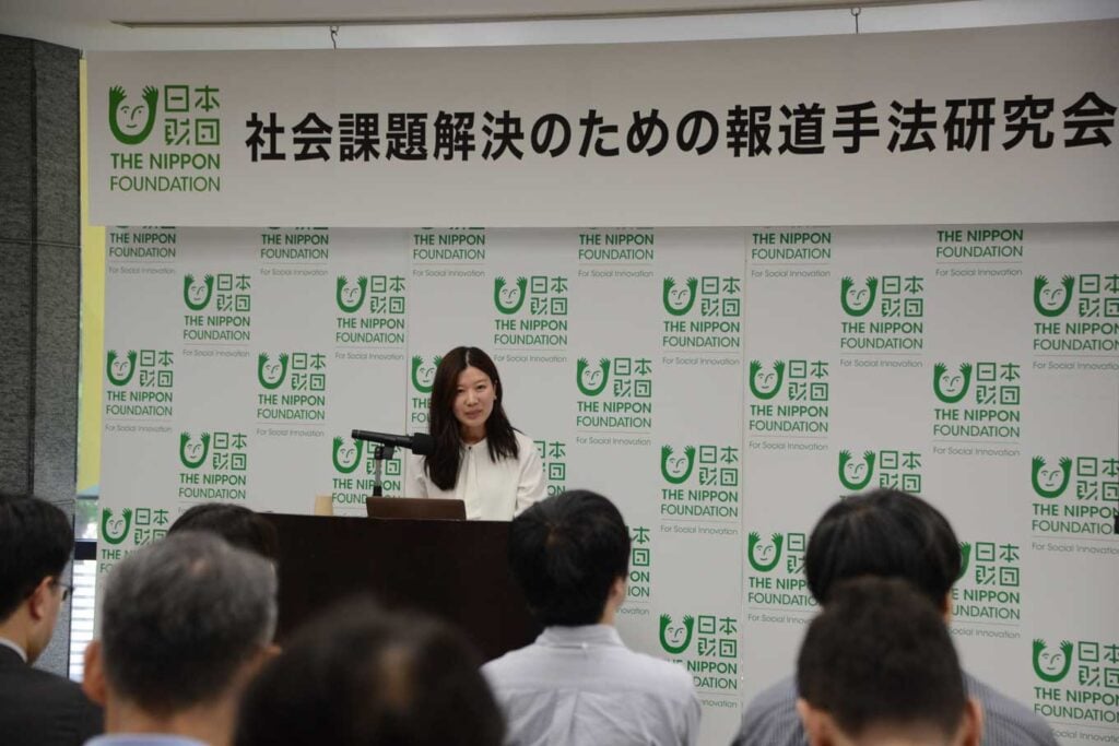写真：「社会課題解決のための報道手法研究会」第1回「国内外で注目されるソリューションジャーナリズムの現在地」ステージ発表の様子