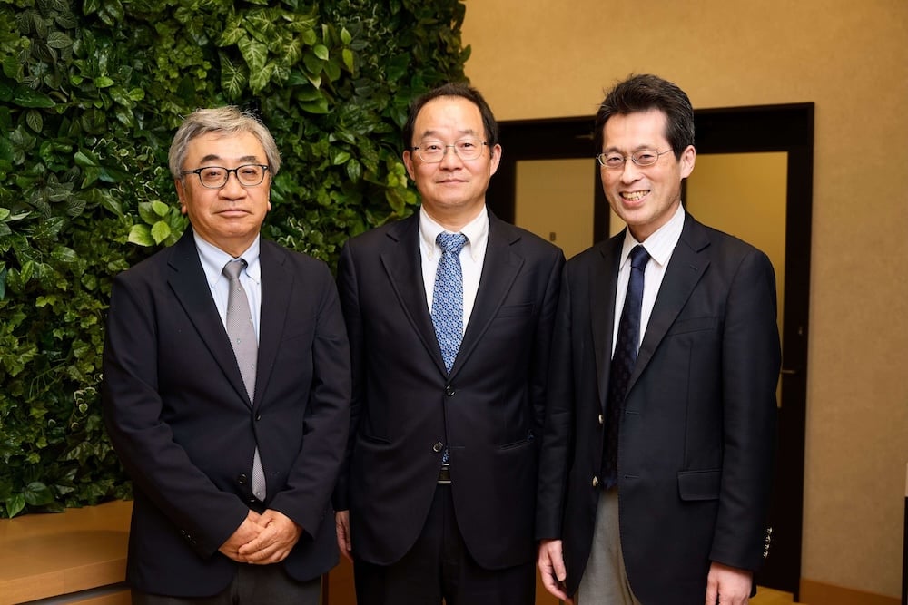 献血の現状や課題についてお話を伺った一般社団法人 日本輸血・細胞治療学会の紀野修一さん（左）、松本雅則さん（中央）、田中朝志さん（右）