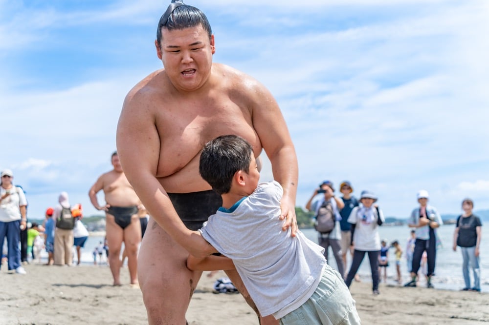 子どもと立会う力士