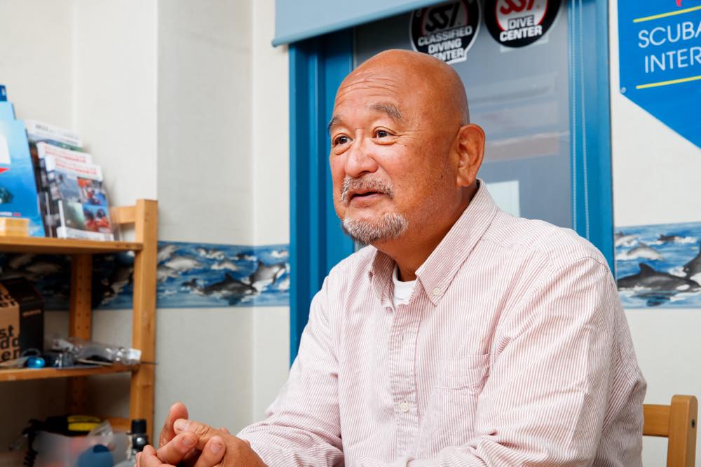 取材に応じる彦坂さん